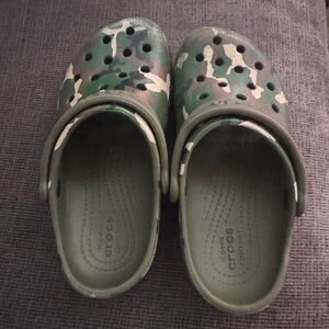 CROCS Green Slippers with Ventilation Holes and Heel Strap
